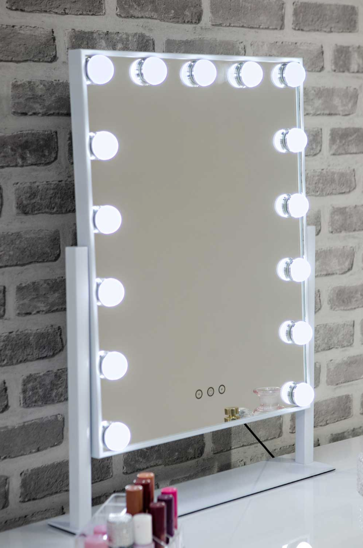 Tokyo Hollywood Mirror